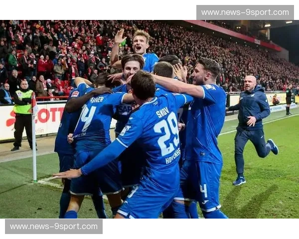 德甲狂想曲：当“大黄蜂”的青春风暴，撞上霍芬海姆的战术森林